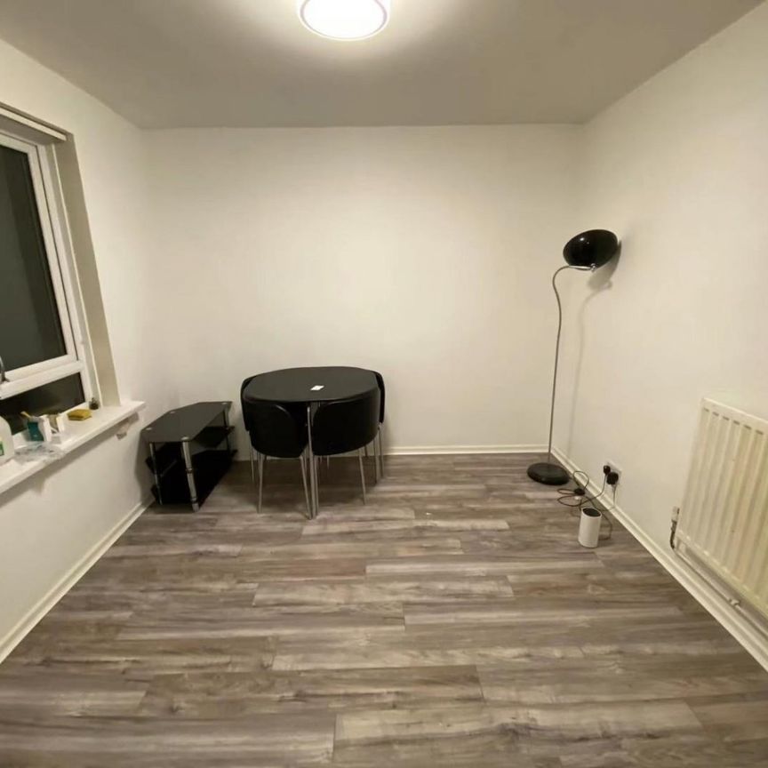 3 bedroom House To Let - Photo 1