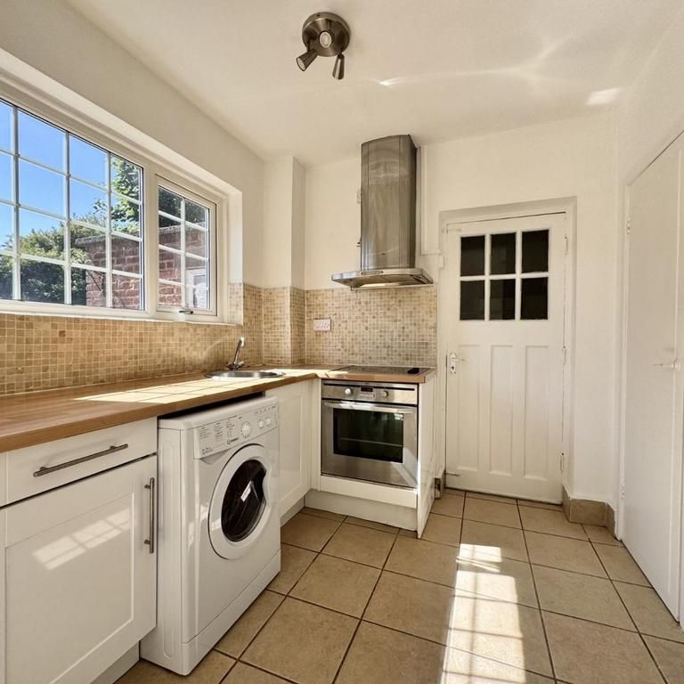 1 bedroom in a house share to rent - Photo 1