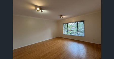 Terrific Townhouse! - Photo 2