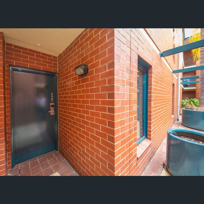 Exclusive Living In The Heart Of The West End! - Photo 1