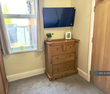 1 bedroom in a house share to rent - Photo 4