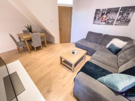 4 bedroom terraced house to rent - Photo 3