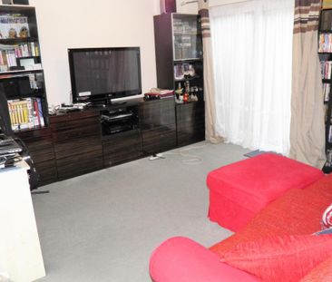2 bedroom end of terrace house to rent - Photo 3