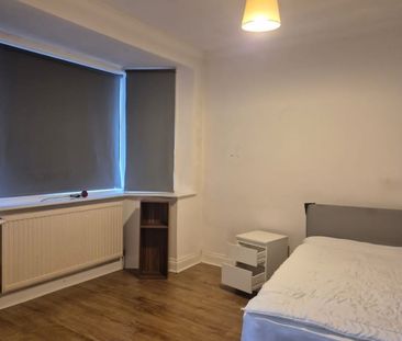 Room in a Shared House, Varley Road, E16 - Photo 4