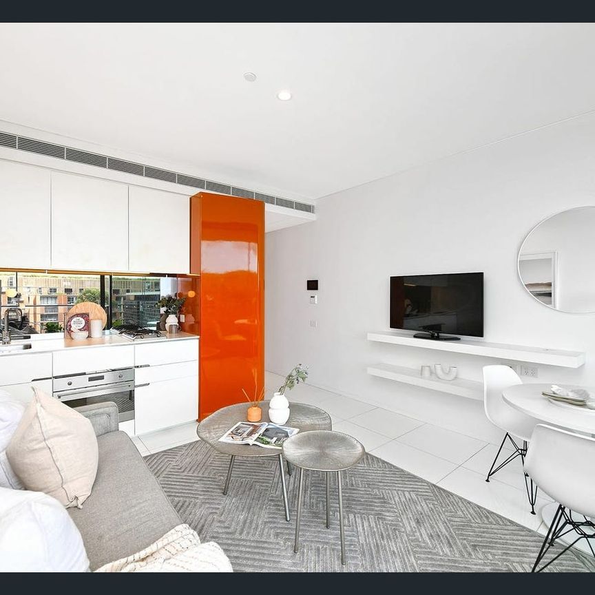 Stylish 1 Bedroom Apartment w/ Serene Park View. In Central Park, Sydney CBD - Photo 1