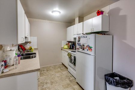 Charming 3 Bed 1 Bath 4-Plex - Photo 2