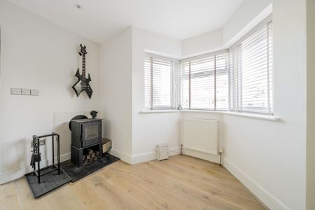 4 bedroom detached house to rent - Photo 2