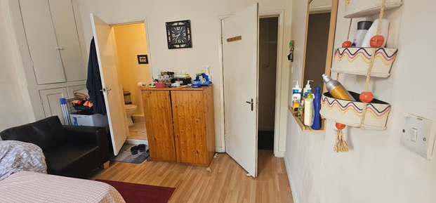 1 bedroom in a flat share to rent - Photo 1