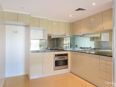 Exciting Harbourside Facing Studio Apartment - Photo 5