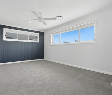 Near New Stunning home - Photo 5