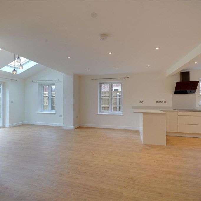 4 bedroom detached house to rent - Photo 1