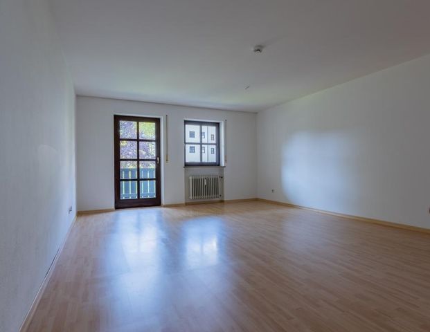 Ruhige, sonnige Lage 2-Zimmer-Wohnung mit großzügigem Wohnzimmer, Balkon und Wannenbad - Foto 1