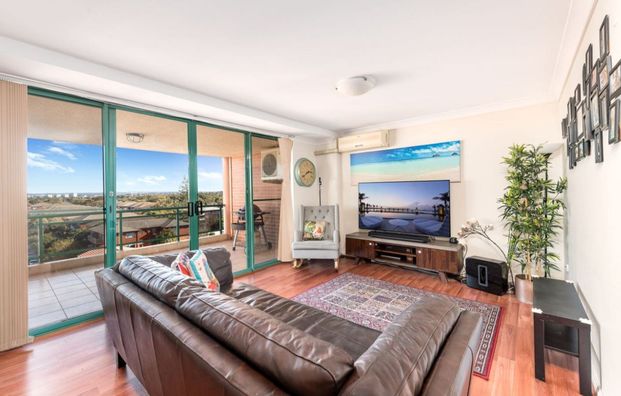 Your Coastal Retreat in the Heart of Brighton-Le-Sands - Photo 1