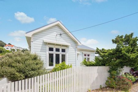 Charming 3BR Wadestown Haven with Deck - Photo 5