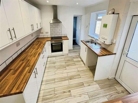 Brynhyfryd Terrace, Ferndale, CF43 - Photo 1