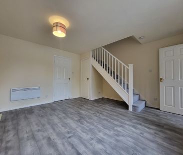 2 bedroom mid terrace to let - Photo 1