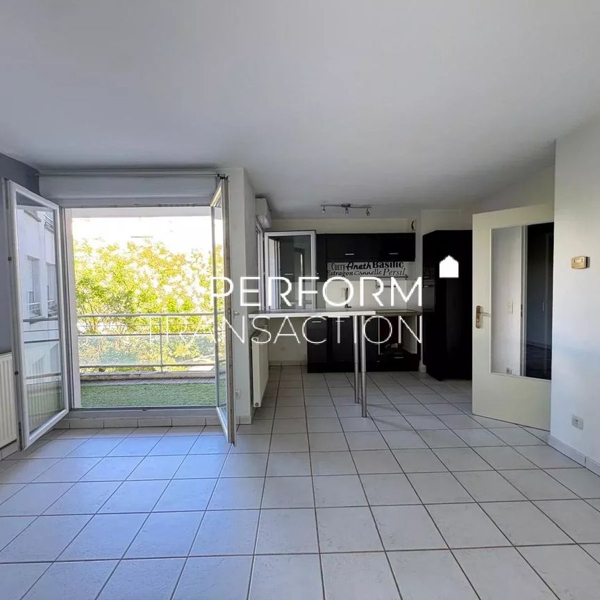 T2 avec balcon + garage - Chauffage et eaux compris dans les charges - Photo 1