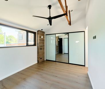 Renovated Five-Bedroom Home in Prime Lyneham Location! - Photo 2