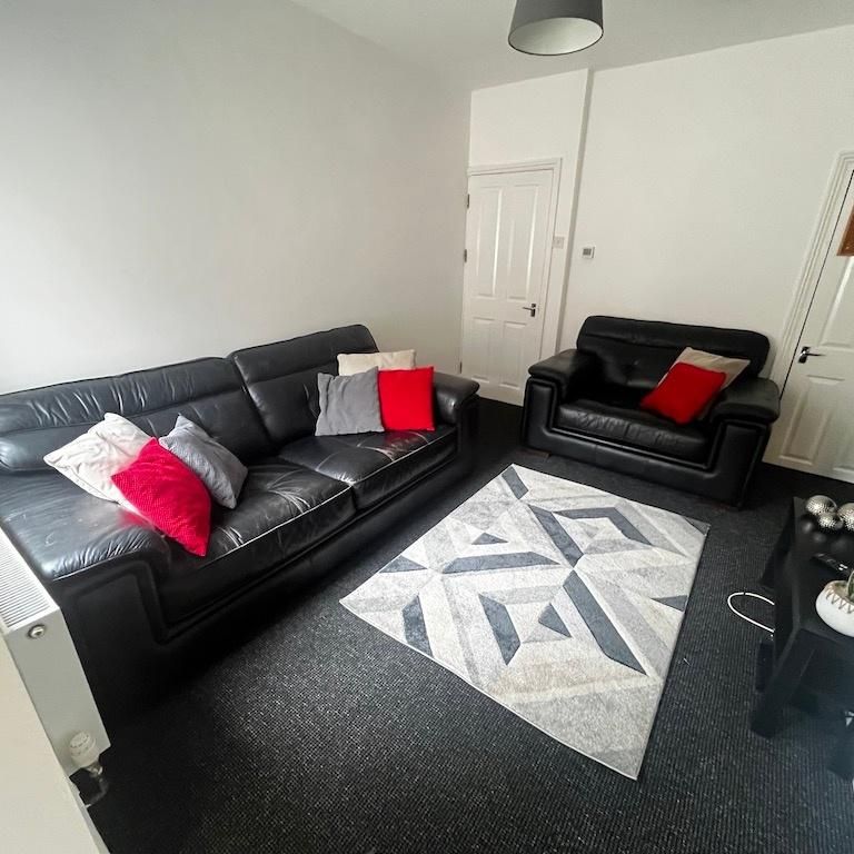 4 bedroom house to rent - Photo 1