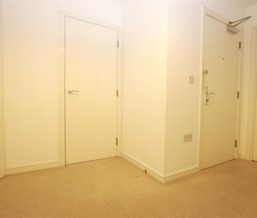 2 bedroom Flat to let - Photo 5