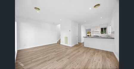 MODERN AND FULLY UPDATED FAMILY HOME IN LAKE GARDENS - Photo 4