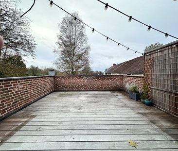 Goed gelegen appartement met 2 slaapkamers, terras en autostaanplaa... - Photo 1