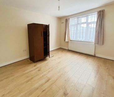 4 bedroom end of terrace house to rent - Photo 6