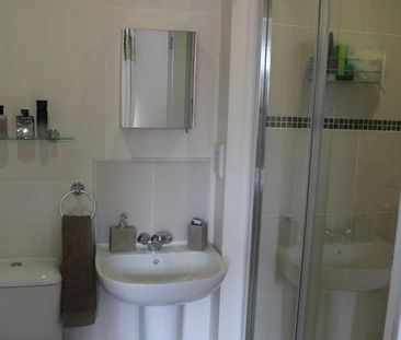 3 bedroom semi-detached house to rent - Photo 6