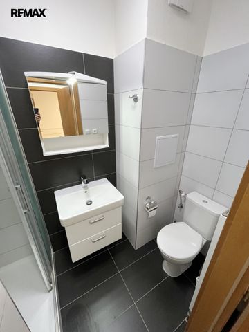 Pronájem bytu 1+kk a garsoniéry 34 m², Vřesová 681, Praha - Photo 4