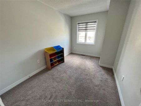 For Lease - 344 Bonnieglen Farm Boulevard, Caledon, Ontario - Photo 3