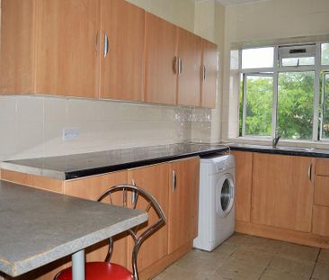 4 bedroom flat to rent - Photo 5