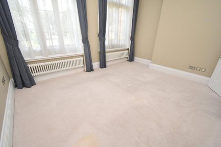 3 bedroom flat to rent - Photo 4