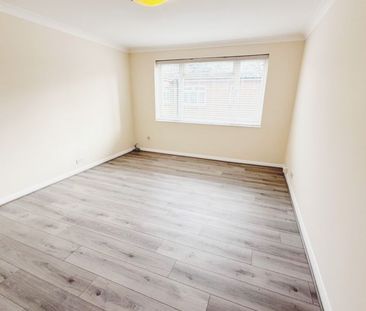 2 Bedroom Flat, The Drive, Hove - Photo 3