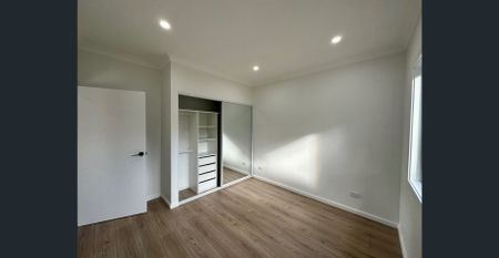 NEAR NEW 2 BEDROOM GRANNY FLAT!!! - Photo 3