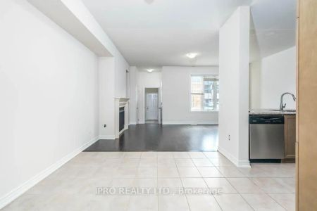 Property For Lease | W9282531 - Photo 4