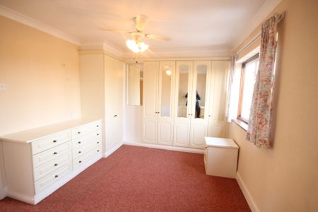 Chapel Lane, Uxbridge, UB8 - Photo 5