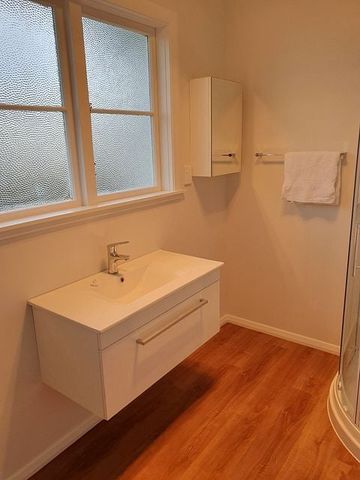 Executive, furnished, spacious 1 bedroom unit - Photo 5