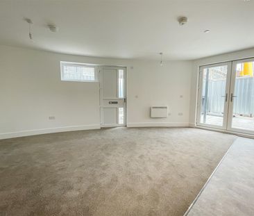Flat 92, 7 Martin Court, Hastings, TN34 1EF - Photo 3