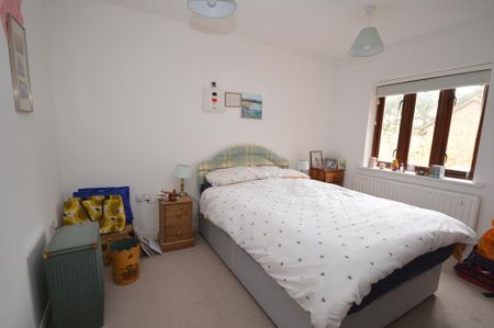 3 bedroom end of terrace house to rent - Photo 3