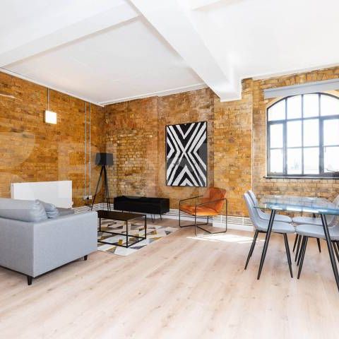 Live/work apartment with loft style features - Photo 1