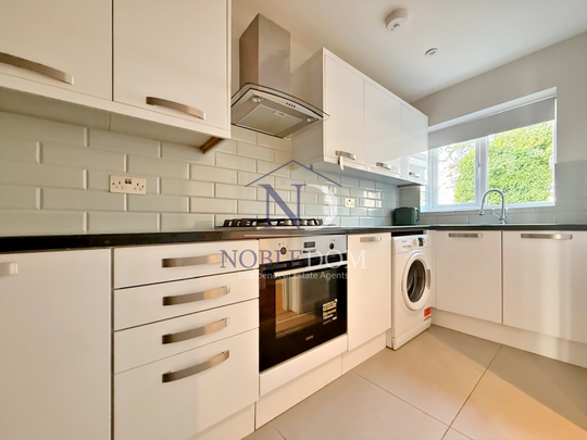 3 bedroom end of terrace house to rent - Photo 1