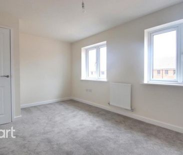 3 bedroom semi-detached house to rent - Photo 2