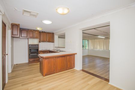 Move-In Ready Family Home! - Photo 3