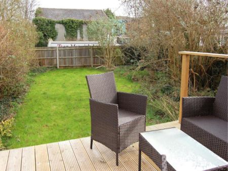 Fantastic bright, peaceful, private maisonette with generous garden in a great Hitchin location. - Photo 4