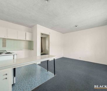 SIMPLE AND AFFORDABLE GROUND FLOOR UNIT - Photo 2