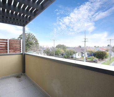 2 BEDROOM 2 BATHROOM WELL LOCATED TOWNHOUSE - Photo 4