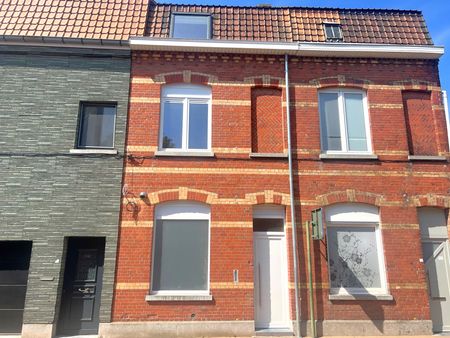 Volledig gerenoveerde woning met 3 slaapkamers en koer. - Foto 4