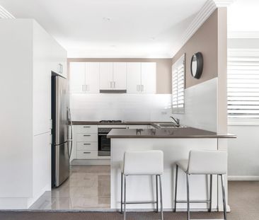 Contemporary top floor apartment - Photo 5