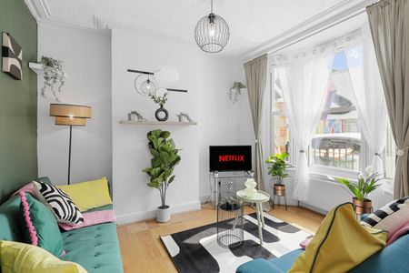 2 Bed Semi-Detached House, Janson Road, E15 - Photo 3