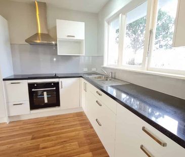 Riccarton - 3 Bedroom - Photo 2